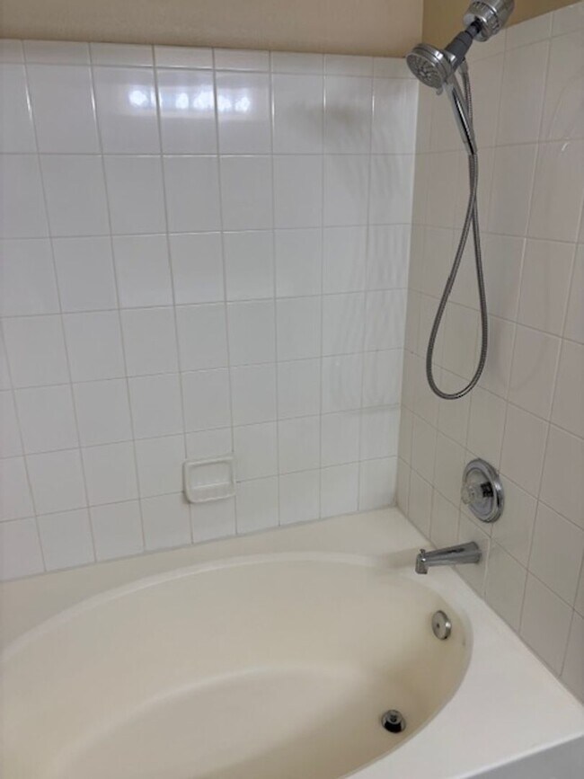 Building Photo - BEAUTIFUL SPACIOUS TOP FLOOR 2 BEDROOM & 2 FULL BATHROOM CONDO IN THE SOUTHWEST