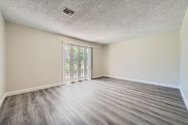 Building Photo - Golf course views in LVCC