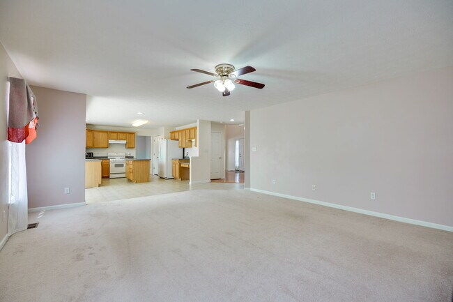 Building Photo - 2233 Oakbrook Blvd