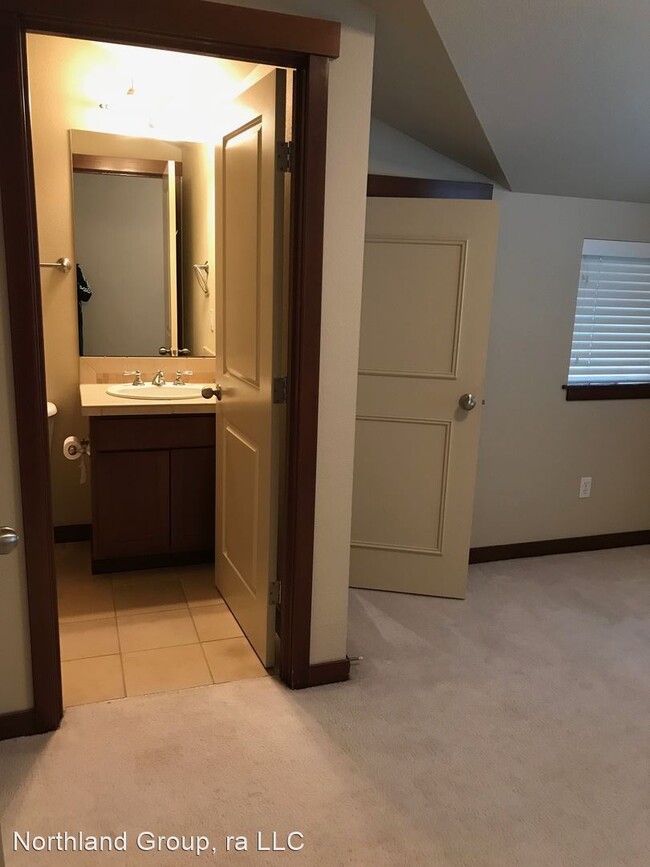 Building Photo - 3 br, 3.5 bath House - 4438 44th Ave SW #A