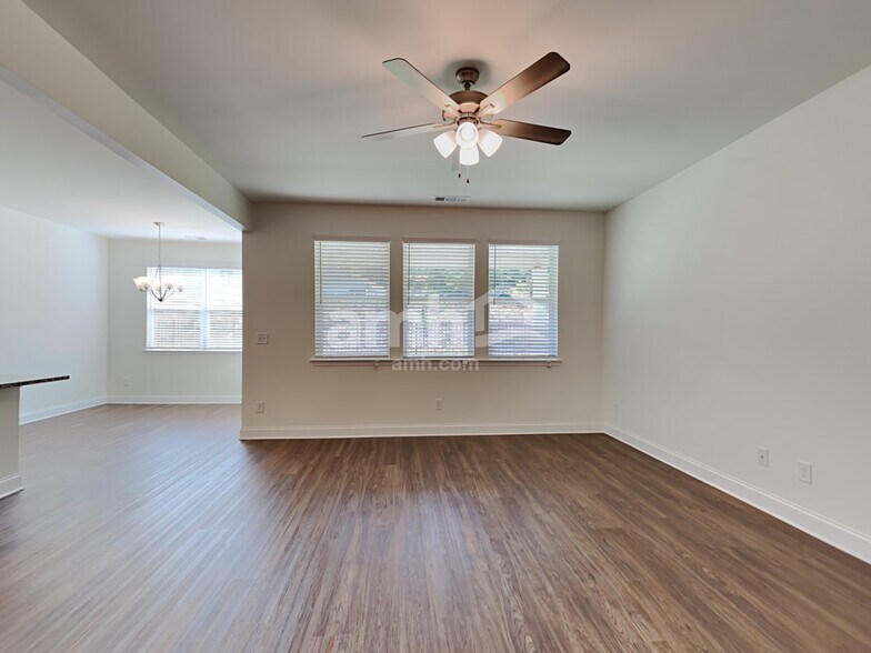 Building Photo - 7045 Creeksong Dr