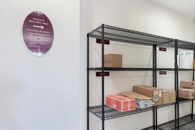 Building Photo - 511 Lucerne Ave