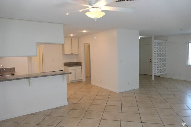 Building Photo - 466 E Molino Rd