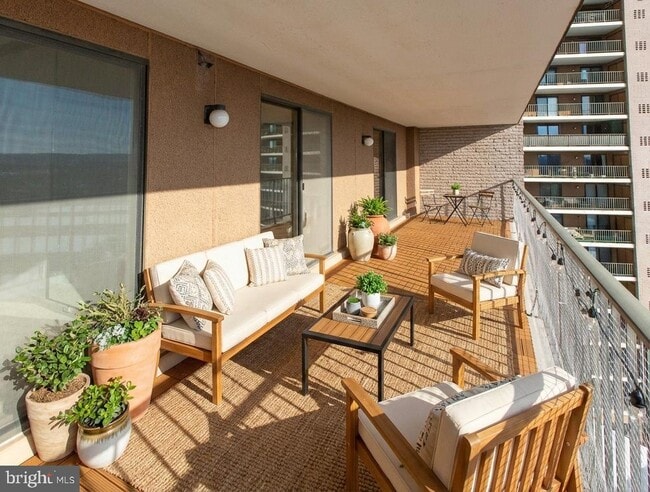 Building Photo - 20930 Valley Forge Cir