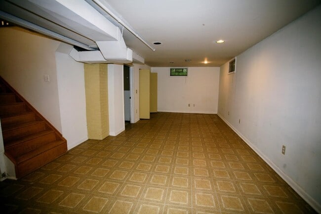 Building Photo - 5800 Paramus