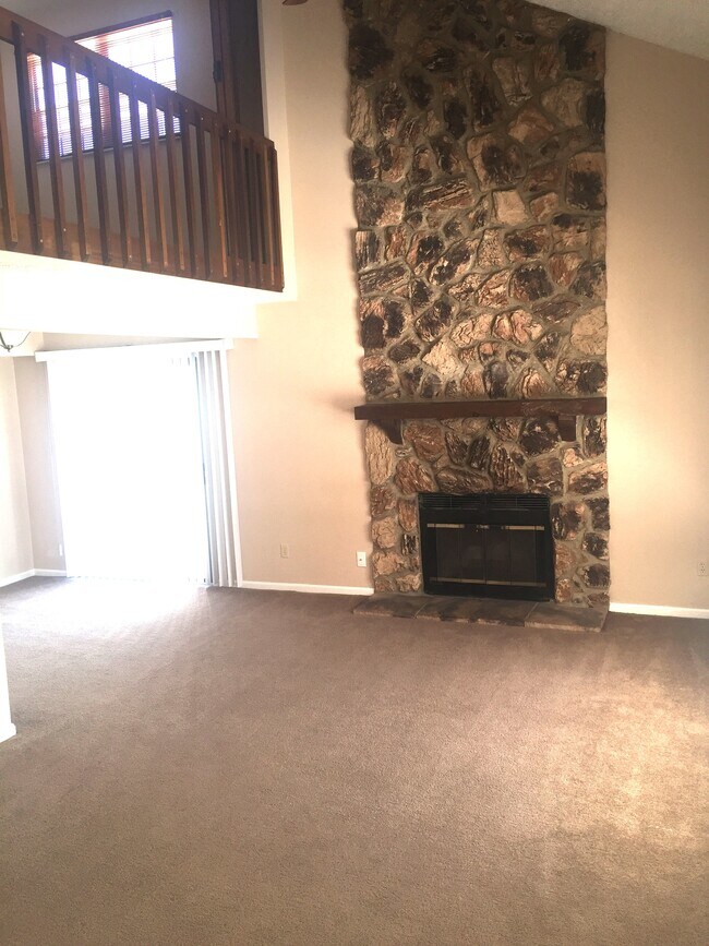 Building Photo - 1386 Sanzon Dr