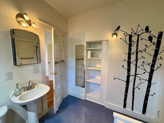 Building Photo - Beautiful 4 Bedroom, 2 Bath with Bonus Room in the Whiteaker Neighborhood!