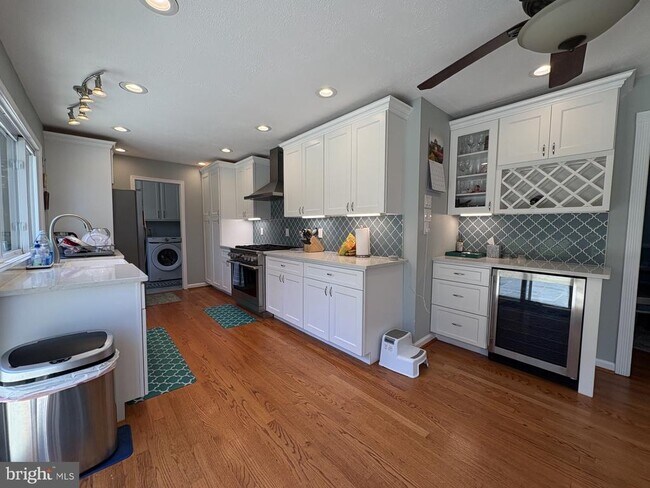 Building Photo - 9926 Tartan Ct