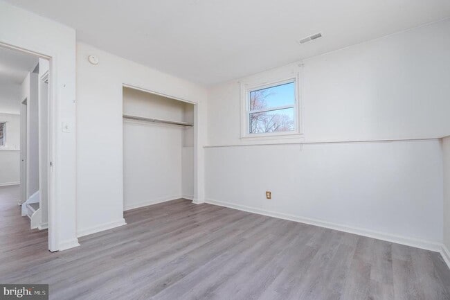 Building Photo - 150 Fairway Rd