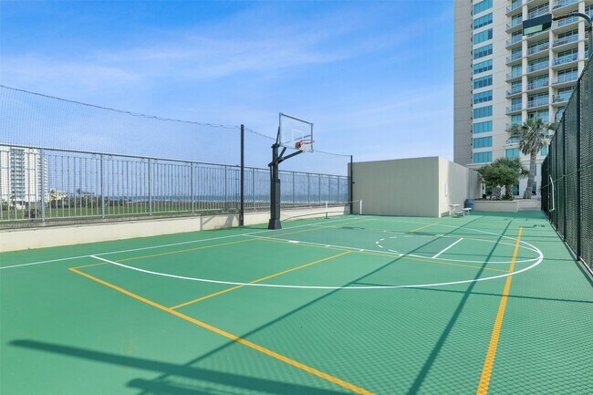 Building Photo - 801 E Beach Dr