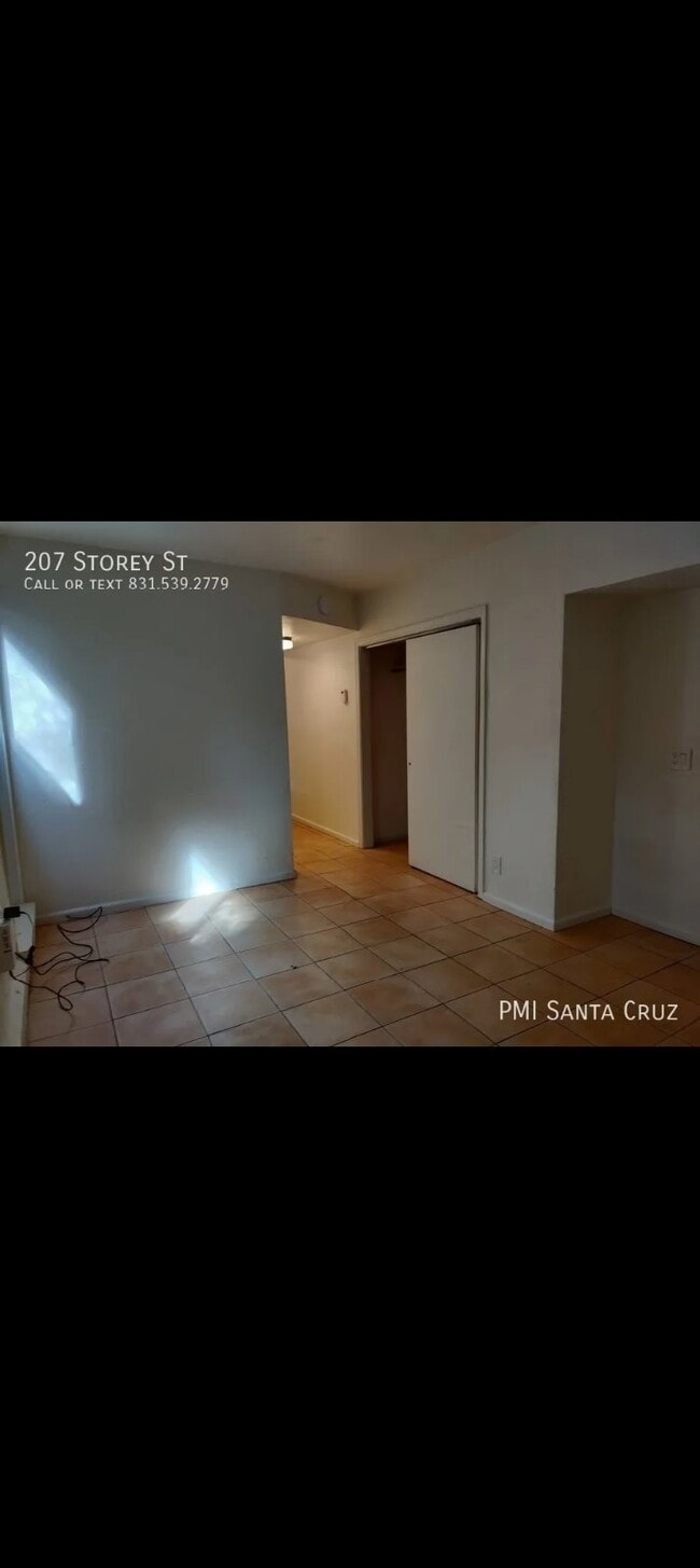 Building Photo - Charming Studio Apartment - West Side