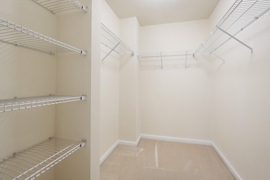 Building Photo - 8042 Hinsdale Ln