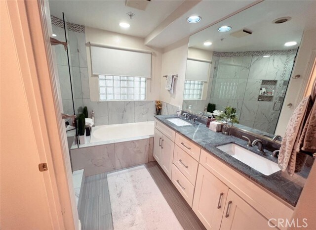 Building Photo - 2233 Martin