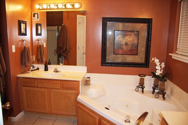 Building Photo - 4208 Brunswick Dr