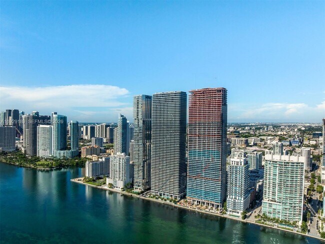 Building Photo - 700 NE 24th St