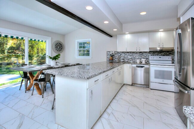 Building Photo - 19 Woodchuck Ct