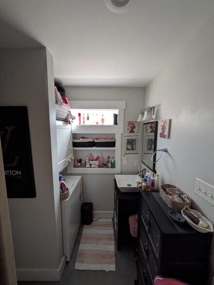 Building Photo - 12 E 54th St