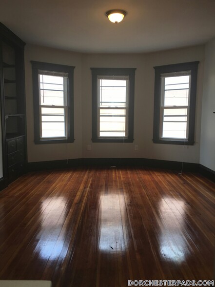 Primary Photo - 10 Taft St