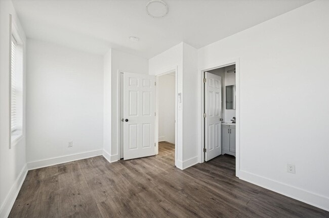 Building Photo - 2BR/3BA House | Fenced-In Backyard | 1BR Voucher OK for 2BR