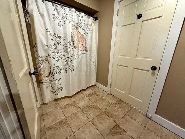 Building Photo - 602 W McKinney Ave