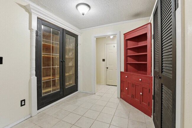 Building Photo - 1328 Hazelwood Dr