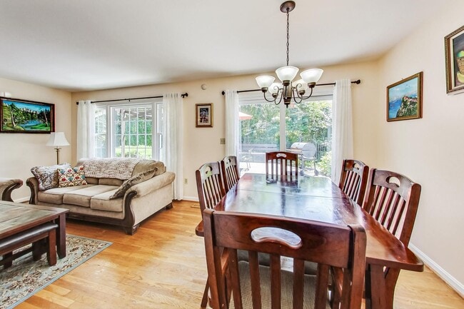 Building Photo - Nice SF 4bed+ 3 bath / close to Metro