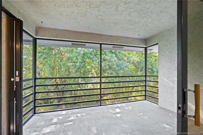 Building Photo - 1210 SE Parkview Pl