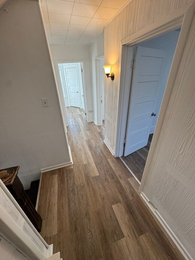 Building Photo - Enormous Completely Updated 4-Bedroom 1-Bath House w/ Flat Yard!!!