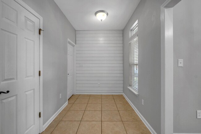 Building Photo - 2565 Ulysses Rd