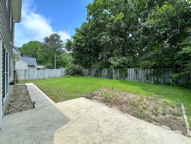 Building Photo - Beautiful 2 Story Home in Raleigh!