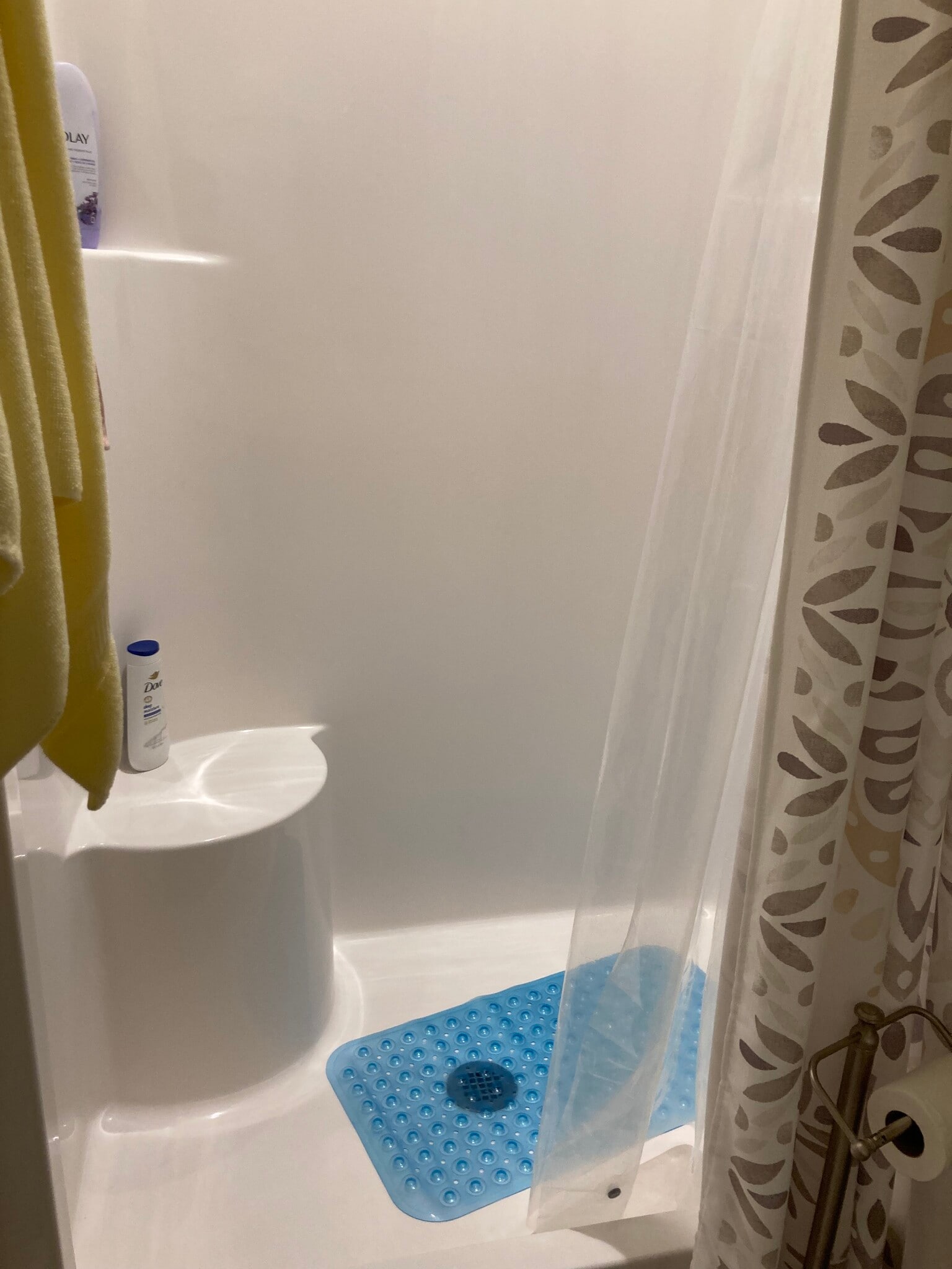 bath with walk-in showerbe - 901 Pine Ridge Pkwy NW