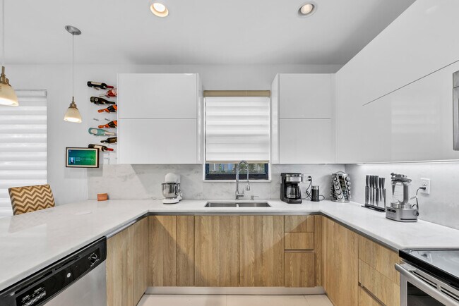 Building Photo - 3526 W 86th Terrace