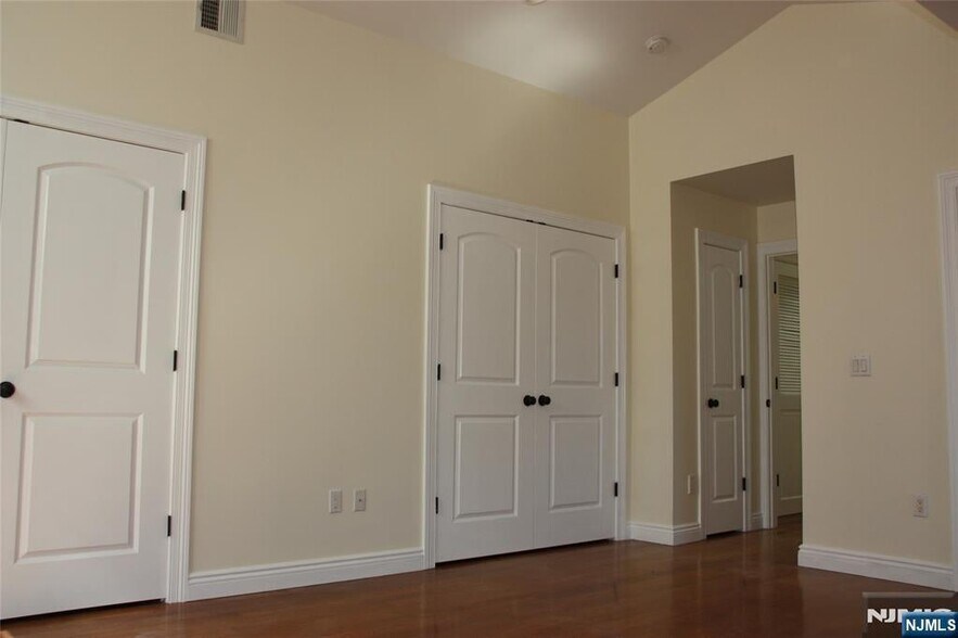 Building Photo - 413 Westview Pl