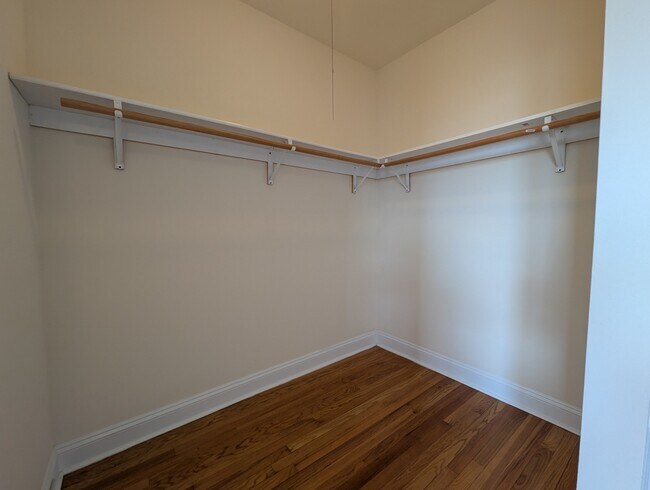 Building Photo - 2737 N Spaulding Ave