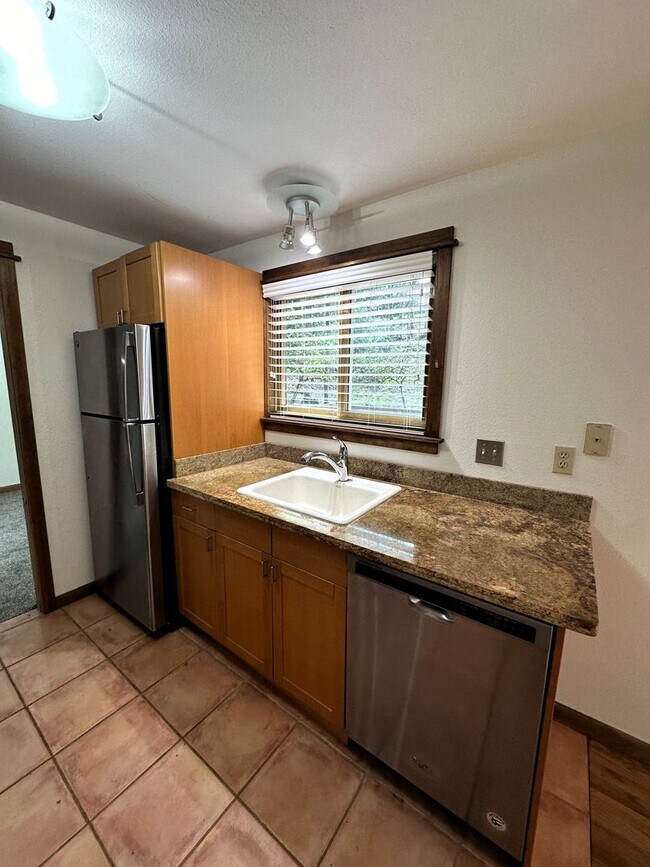 Building Photo - 3Bd/2Ba Sammamish House