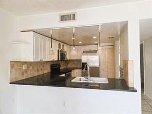 Building Photo - 9187 Fontainebleau Blvd