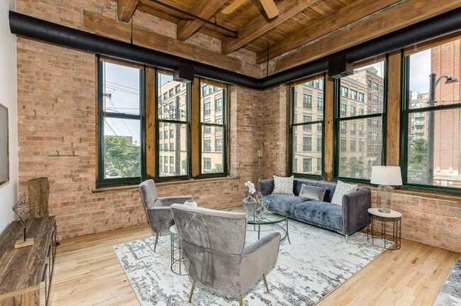 Building Photo - 331 S Peoria St