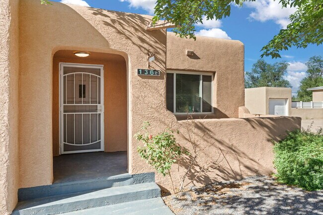 Building Photo - 136 Velarde Rd NW