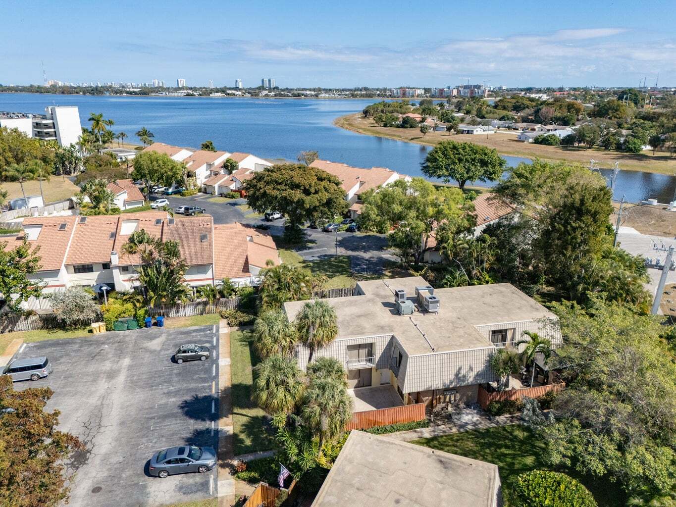 Building Photo - 1700 Embassy Dr