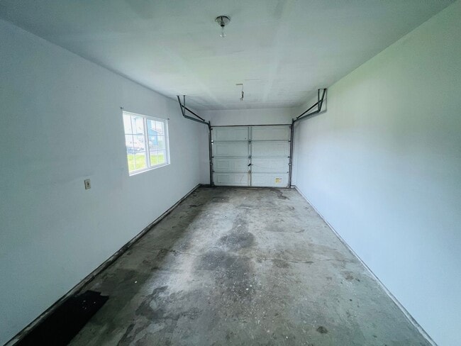 Building Photo - Adadow - Duplex E Broadway