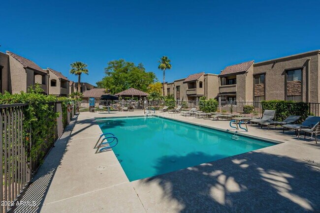 Building Photo - 5995 N 78th St