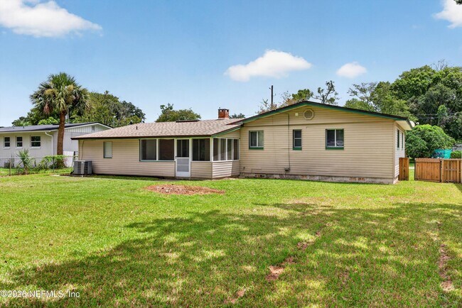 Building Photo - 2618 Arlex Dr E