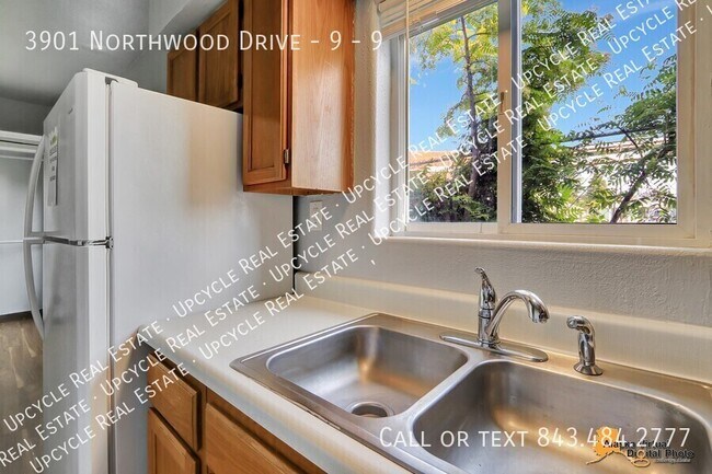 Building Photo - 3901 Northwood Dr