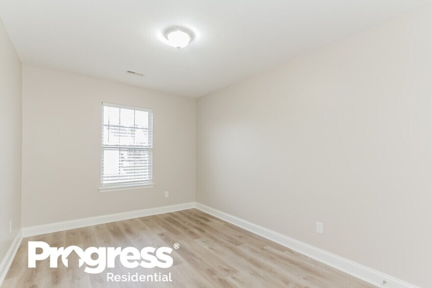 Building Photo - 6240 Silver Chime Way