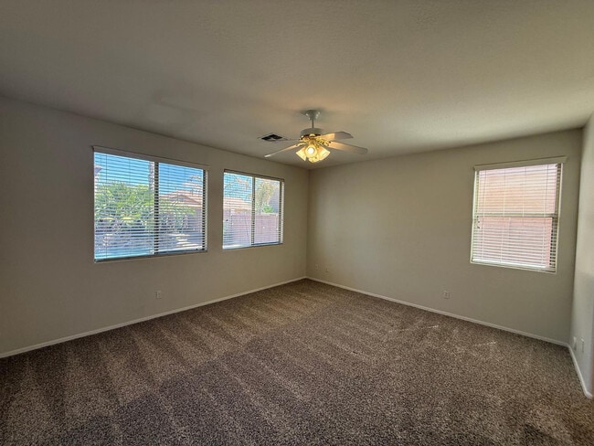 Building Photo - 906 W Glenmere Dr