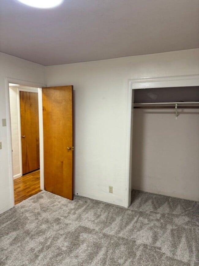 Building Photo - SINGLE LEVEL, 3 BEDROOM HOME WITH DETACHED...
