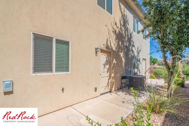 Building Photo - 3 Bedroom Townhome in Prime St. George Location