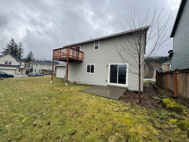 Building Photo - Application Pending - 3 Bedroom House For ...