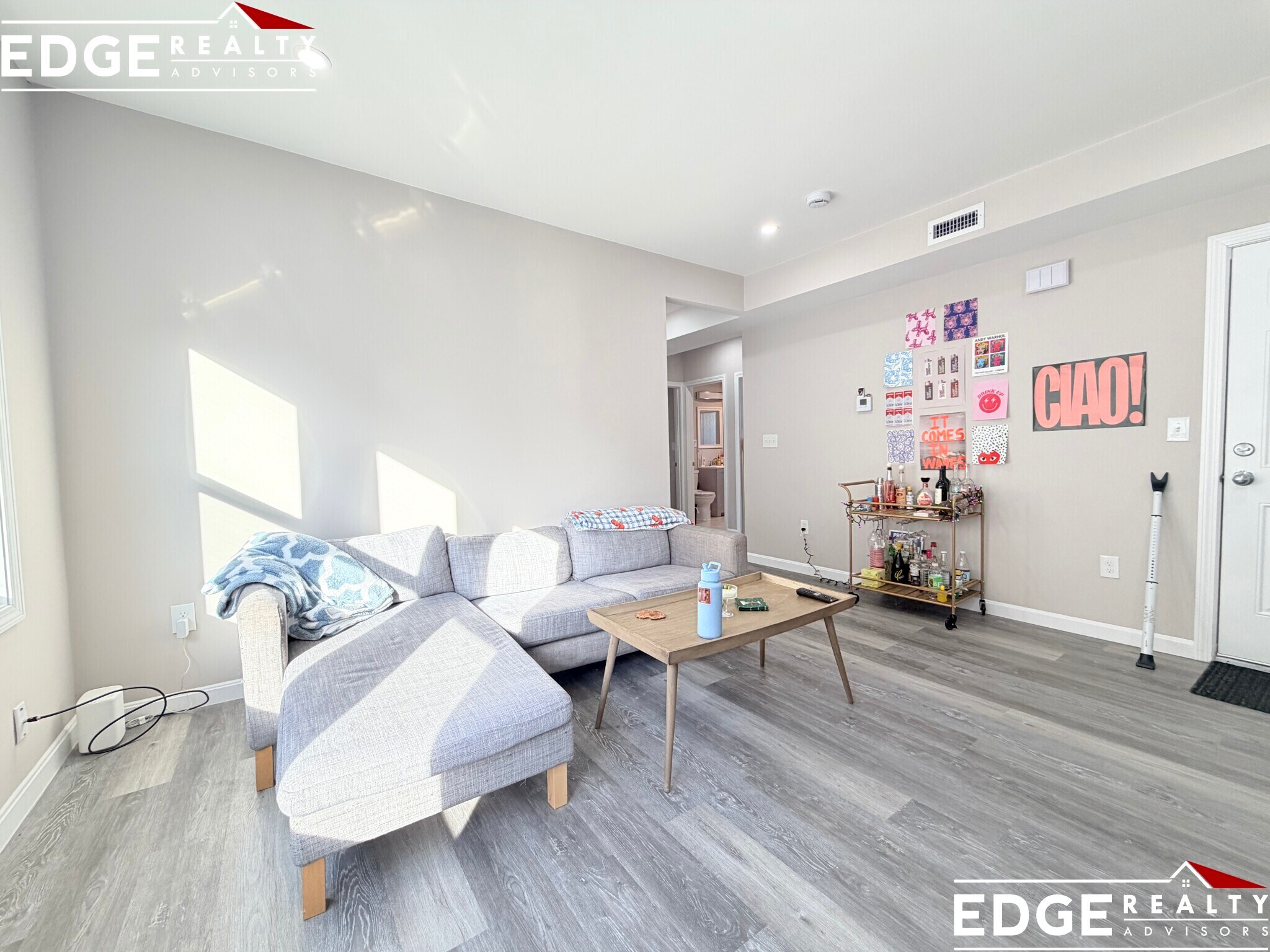 Building Photo - 25 Long Ave