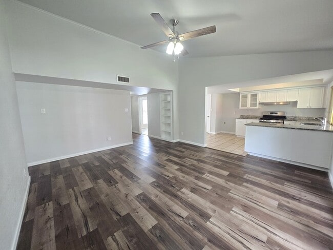 Building Photo - 433 Clearfield Dr